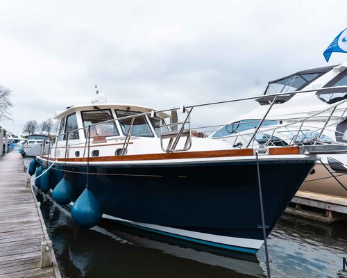 Grand Banks Eastbay 45 SX 'Blue Collar'